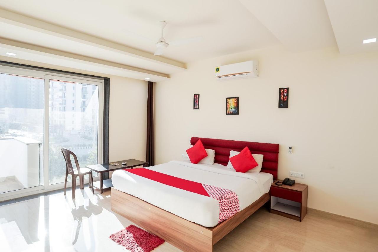 Oyo 65118 Hotel Vatika คูร์เคาน์ ภายนอก รูปภาพ