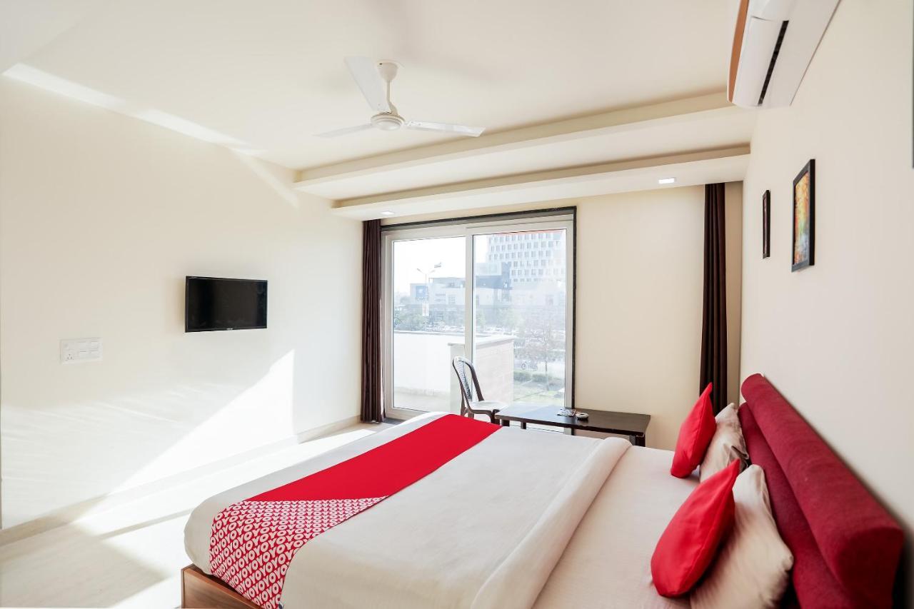 Oyo 65118 Hotel Vatika คูร์เคาน์ ภายนอก รูปภาพ