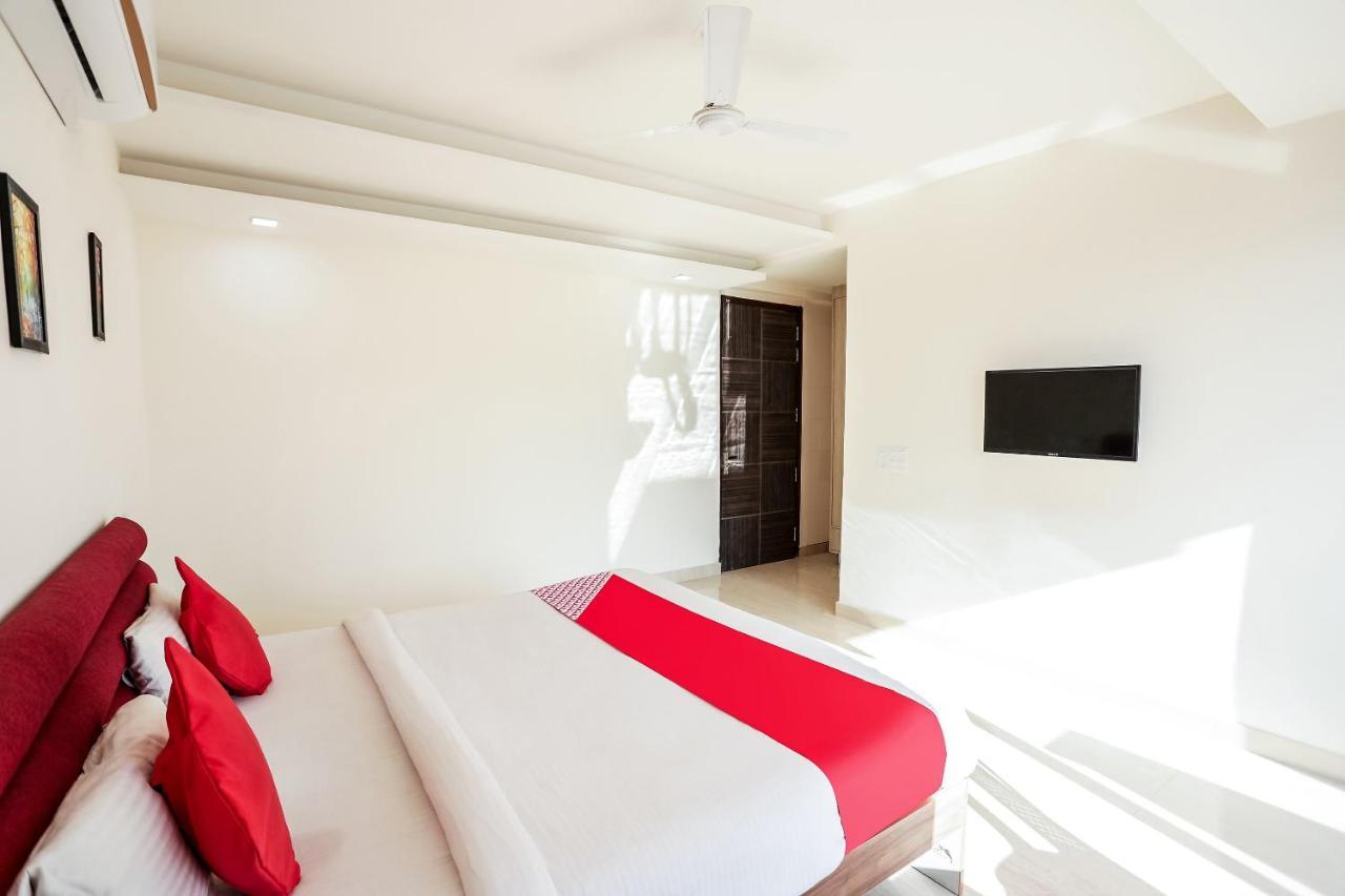Oyo 65118 Hotel Vatika คูร์เคาน์ ภายนอก รูปภาพ