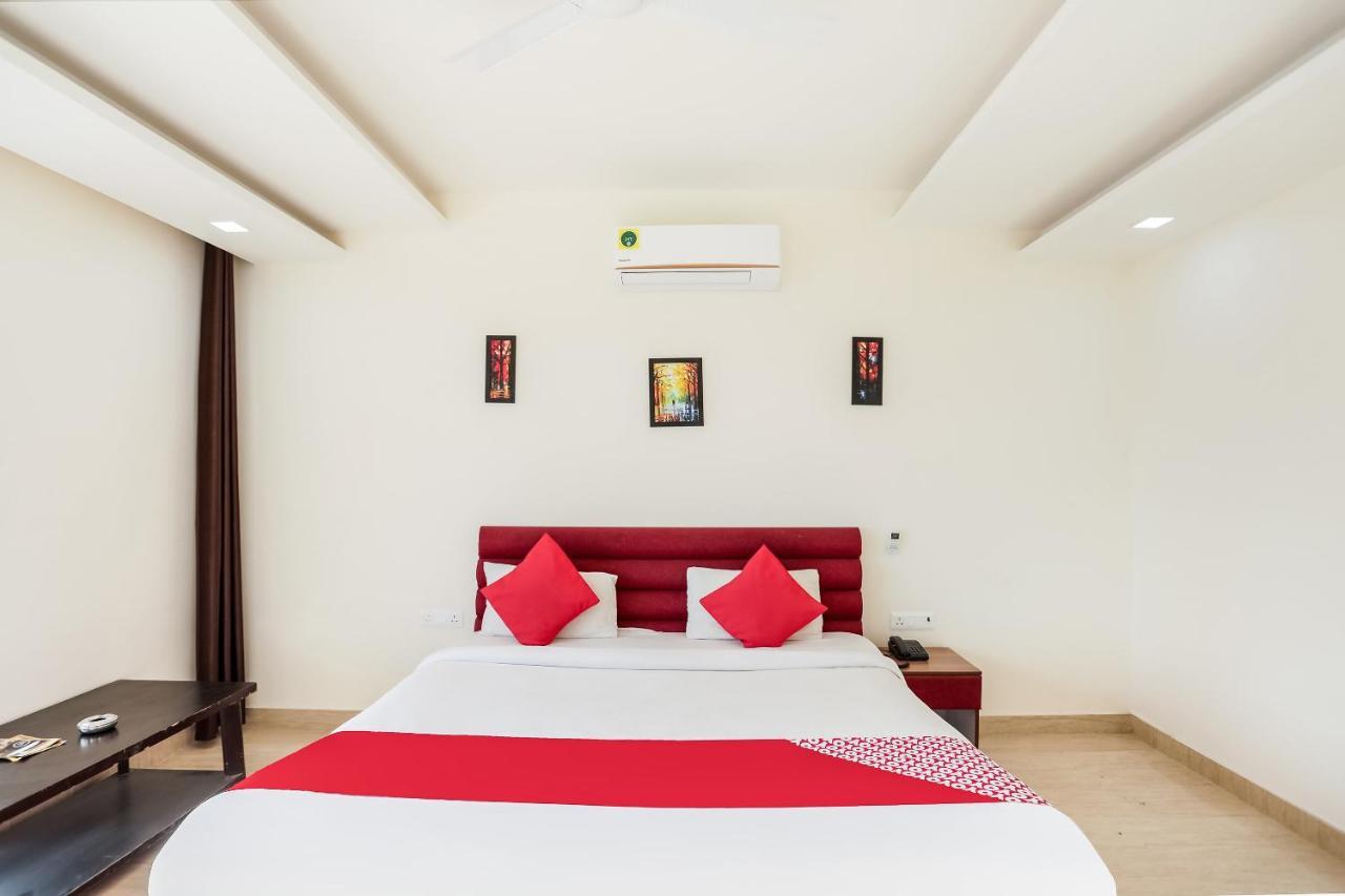 Oyo 65118 Hotel Vatika คูร์เคาน์ ภายนอก รูปภาพ