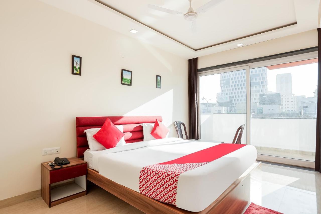 Oyo 65118 Hotel Vatika คูร์เคาน์ ภายนอก รูปภาพ